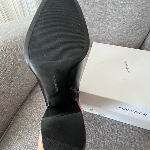 Nordstrom Vanna Bootie Sold out genuine leather boot - Picture 3 of 7